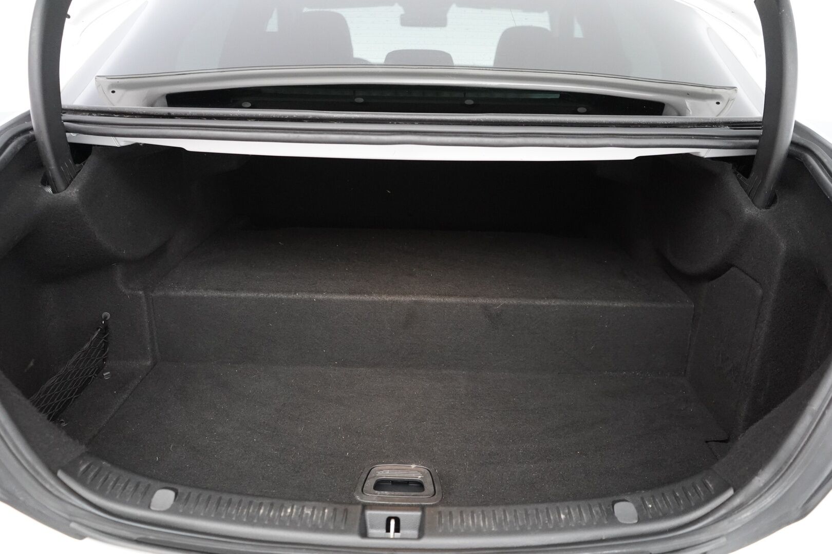 Mercedes-Benz E 2020 300 e A Business EQ Power - Vetokoukku | Night-paketti | Kamera | Sport-penkit | Puolinahat | Comad-Navi | Viimeisin huolto 01/2026 | Kahdet vanteet | SoH 86,9% | Night-paketti