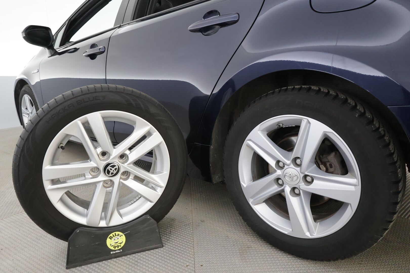 Toyota Corolla 2022 Touring Sports 1,8 Hybrid Active Business * Webasto / ACC / P.kamera / Koukku / Navi / LED / KeylessGo / Sähköluukku * - 1.Om Suomi-auto / Kahdet renkaat aluvanteilla