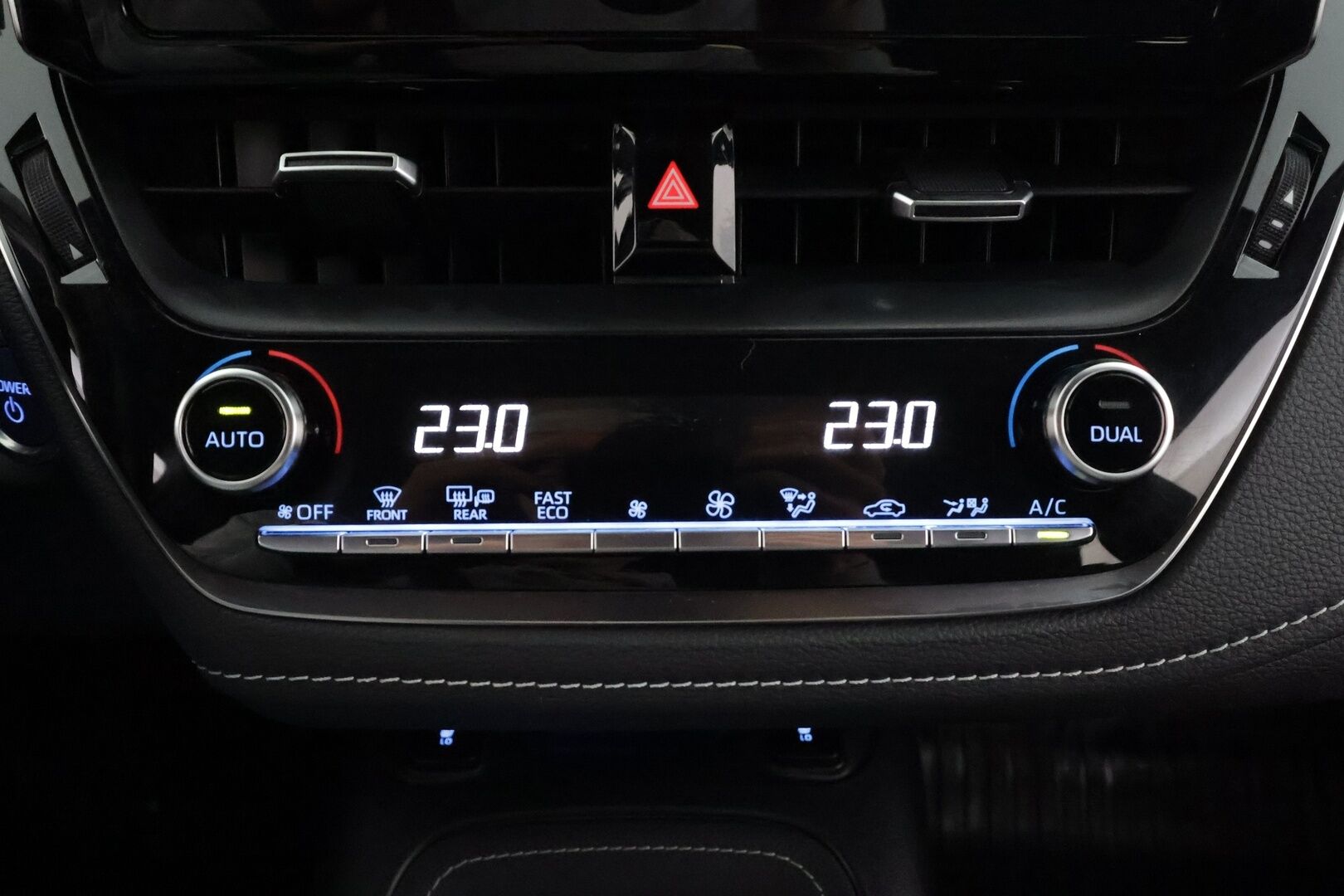 Toyota Corolla 2022 Touring Sports 1,8 Hybrid Active Business * Webasto / ACC / P.kamera / Koukku / Navi / LED / KeylessGo / Sähköluukku * - 1.Om Suomi-auto / Kahdet renkaat aluvanteilla