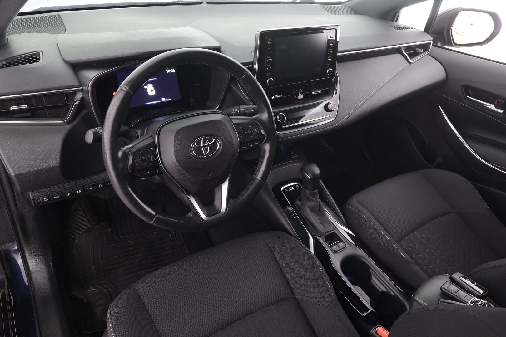 Toyota Corolla 2022 Touring Sports 1,8 Hybrid Active Business * Webasto / ACC / P.kamera / Koukku / Navi / LED / KeylessGo / Sähköluukku * - 1.Om Suomi-auto / Kahdet renkaat aluvanteilla