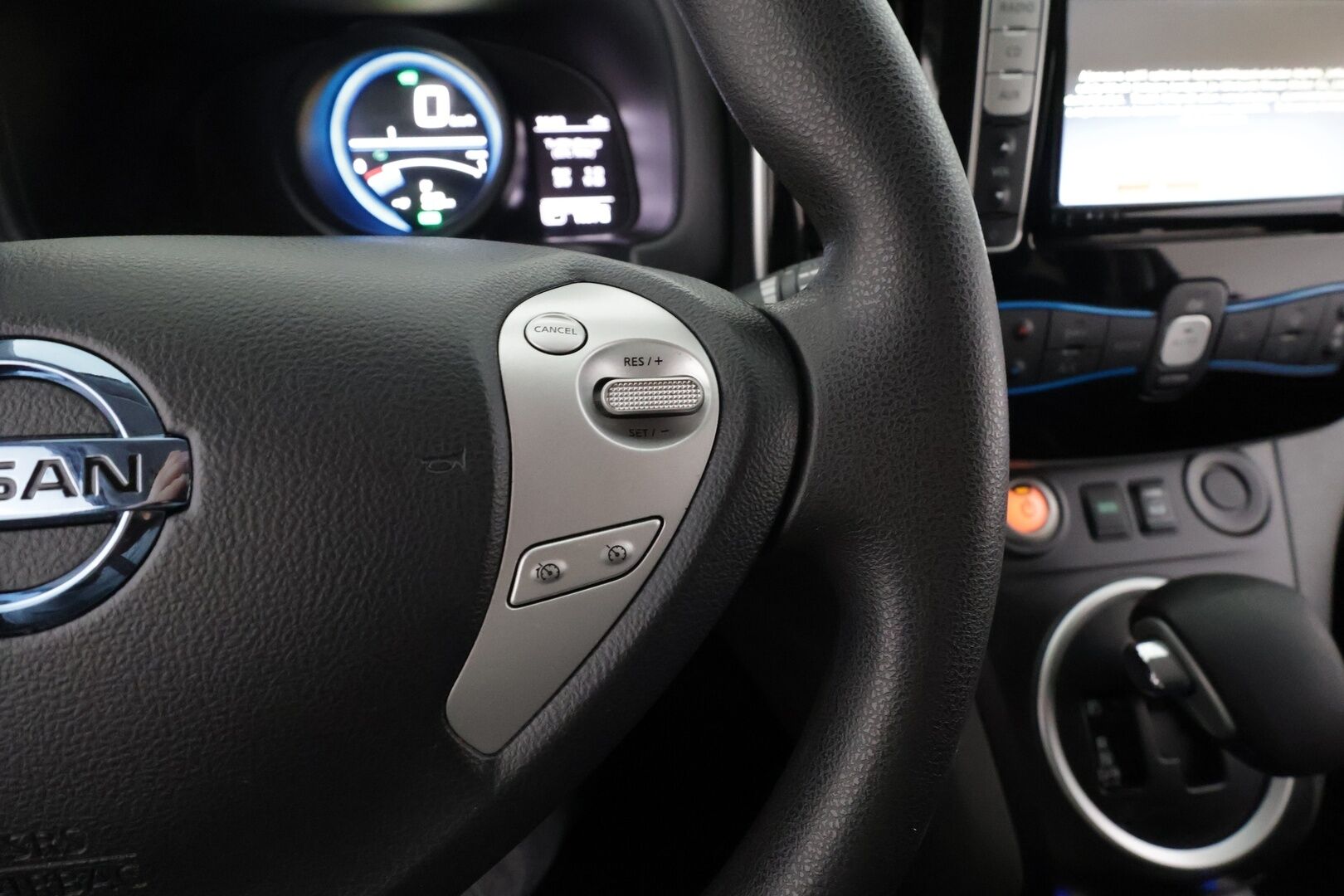 Nissan e-NV200 2018 Evalia 7-Paikkainen A/T 2.ZERO 40 kWh DSD Tailgate FI * Vakkari / P.kamera / Navi / Keyless / Koukku * - Juuri huollettu / Akku kuntotarkastettu! - HULLUT AVAJAISHULINAT KORKOTARJOUS 3,29 %