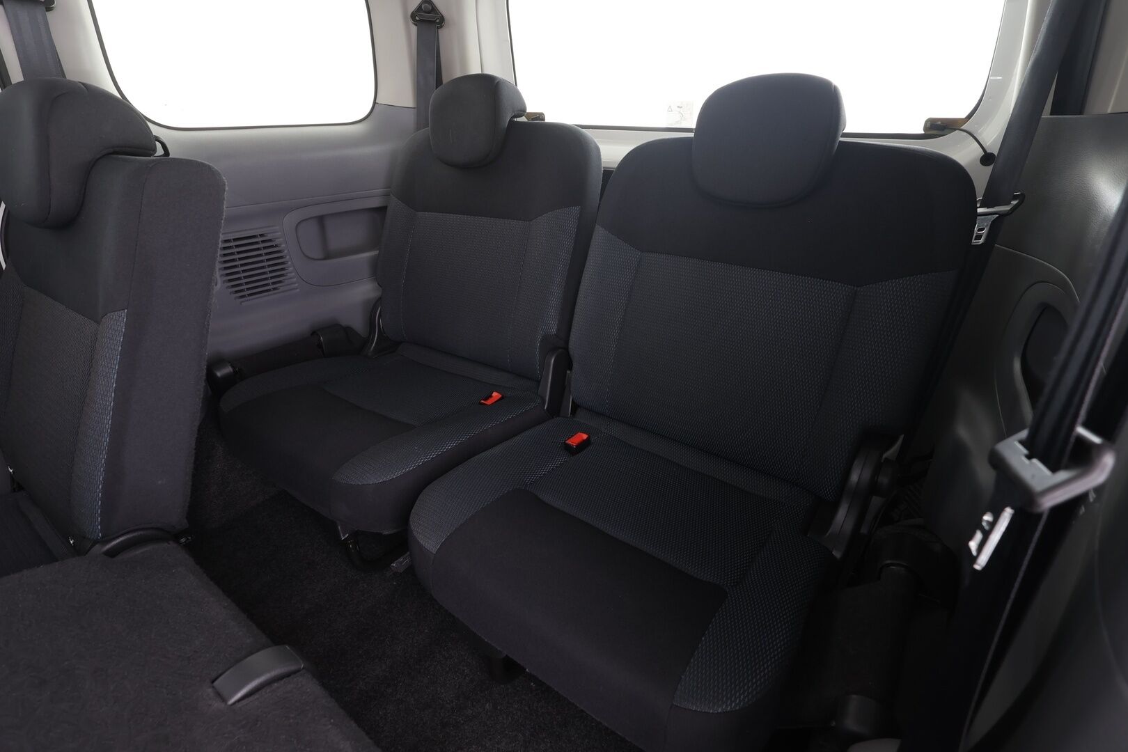 Nissan e-NV200 2018 Evalia 7-Paikkainen A/T 2.ZERO 40 kWh DSD Tailgate FI * Vakkari / P.kamera / Navi / Keyless / Koukku * - Juuri huollettu / Akku kuntotarkastettu! - HULLUT AVAJAISHULINAT KORKOTARJOUS 3,29 %