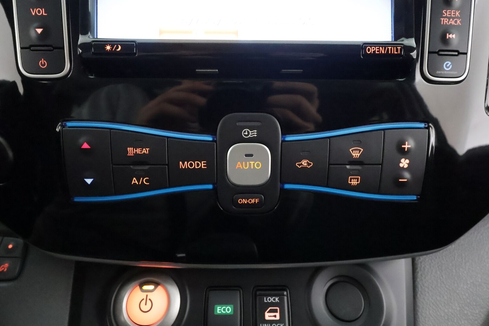 Nissan e-NV200 2018 Evalia 7-Paikkainen A/T 2.ZERO 40 kWh DSD Tailgate FI * Vakkari / P.kamera / Navi / Keyless / Koukku * - Juuri huollettu