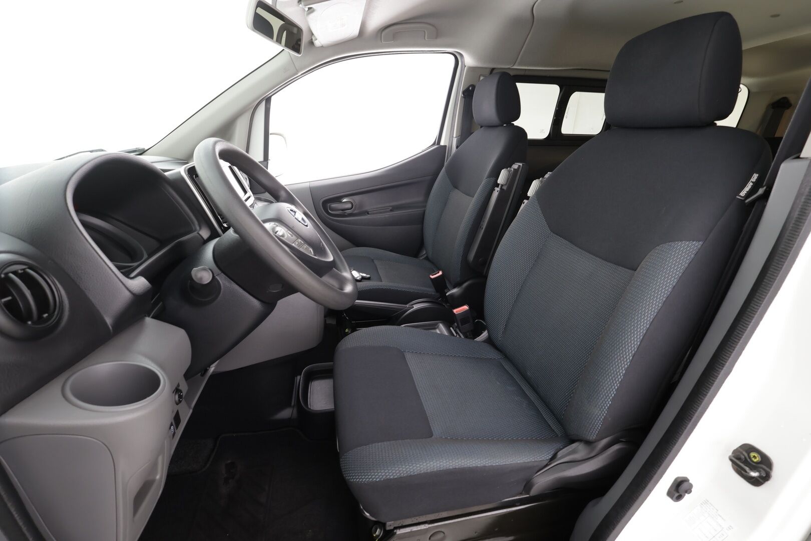 Nissan e-NV200 2018 Evalia 7-Paikkainen A/T 2.ZERO 40 kWh DSD Tailgate FI * Vakkari / P.kamera / Navi / Keyless / Koukku * - Juuri huollettu / Akku kuntotarkastettu! - HULLUT AVAJAISHULINAT KORKOTARJOUS 3,29 %