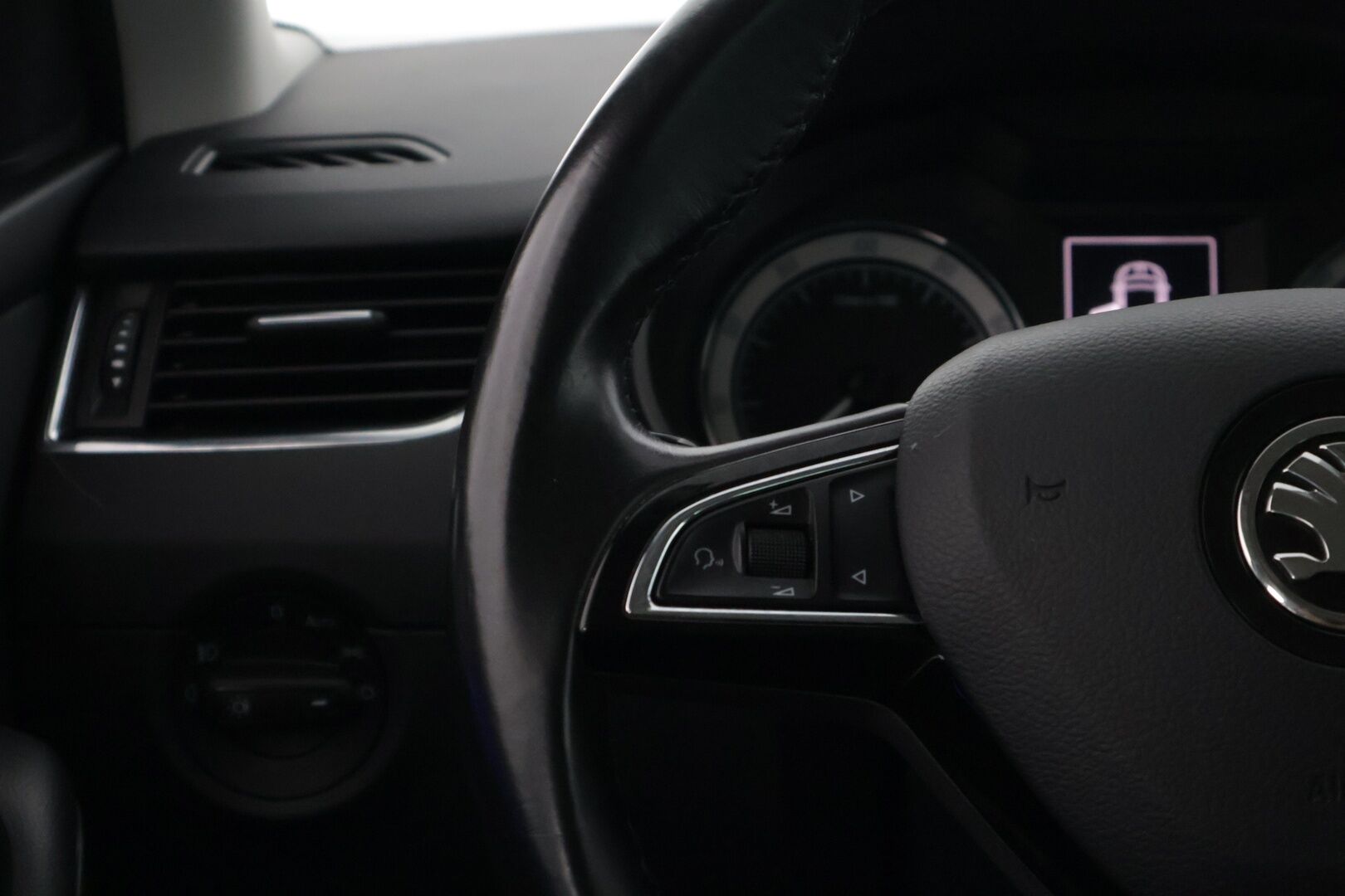 Skoda Octavia 2018 Combi 1,5 TSI Style DSG Autom ** Kessy / Lohkolämmitin / MirrorLink / Tutkat * - *Hihna vaihdettu 148tkm / Facelift kaksilla renkailla! / Asiallisesti huollettu! *