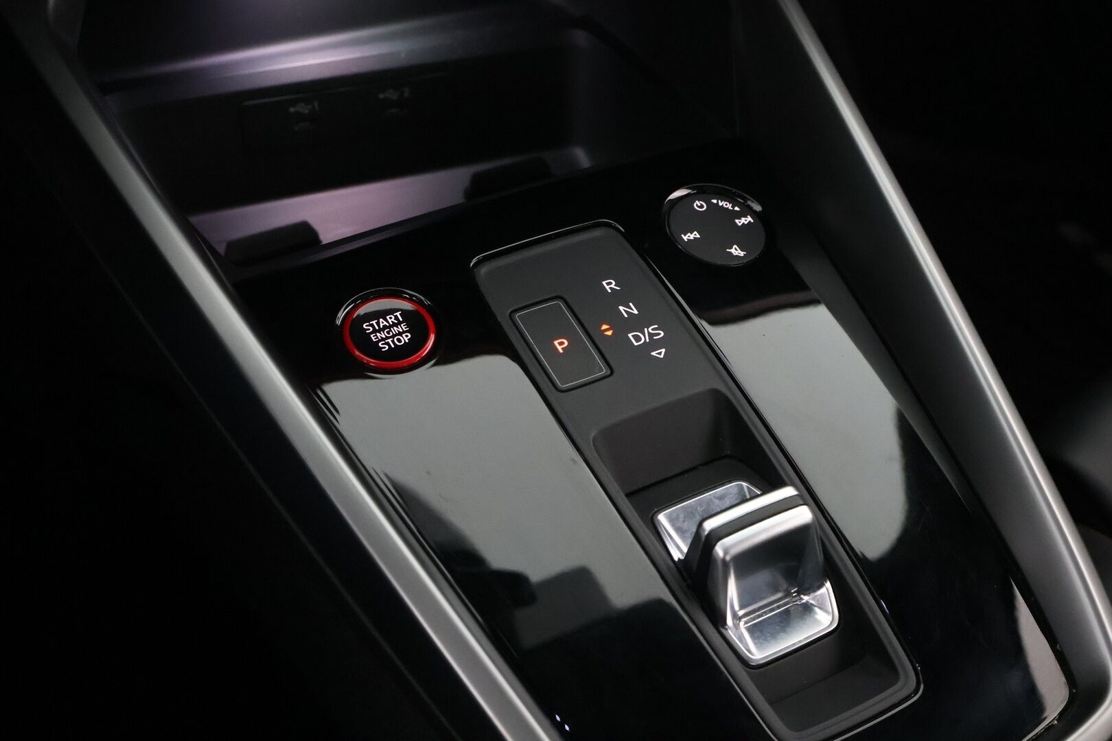 Audi RS 3 2022 Sedan TFSI quattro - 2,99 % KORKOTARJOUS TÄHÄN AUTOON - 31.5. ASTI! - Tehdastakuu / Bang & Olufsen / Adapt.Vakkari / Kattoluukku / Peruutuskamera / HUD / Matrix LED / Supervarusteet!
