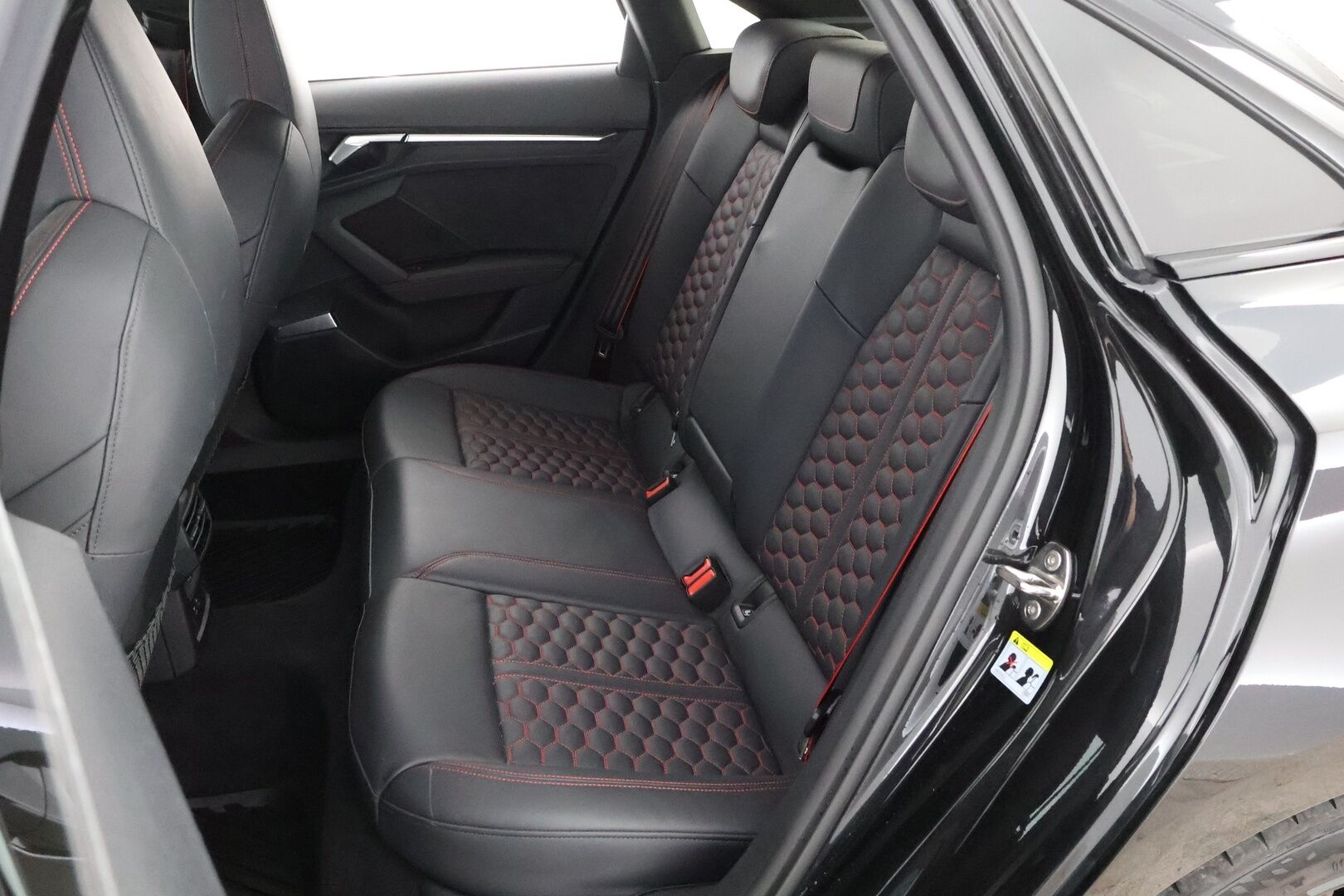 Audi RS 3 2022 Sedan TFSI quattro - 2,99 % KORKOTARJOUS TÄHÄN AUTOON - 31.5. ASTI! - Tehdastakuu / Bang & Olufsen / Adapt.Vakkari / Kattoluukku / Peruutuskamera / HUD / Matrix LED / Supervarusteet!