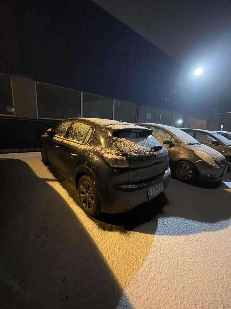 Peugeot e-208 2021 Allure 50 kWh 136 * 350-kamera / Puolnahkapenkit / Vakkari * - * Pieni akkuinen sähköauto / Taloudellinen, mukavat varusteet* - HULLU BLACKWEEK KORKOTARJOUS 2,49%