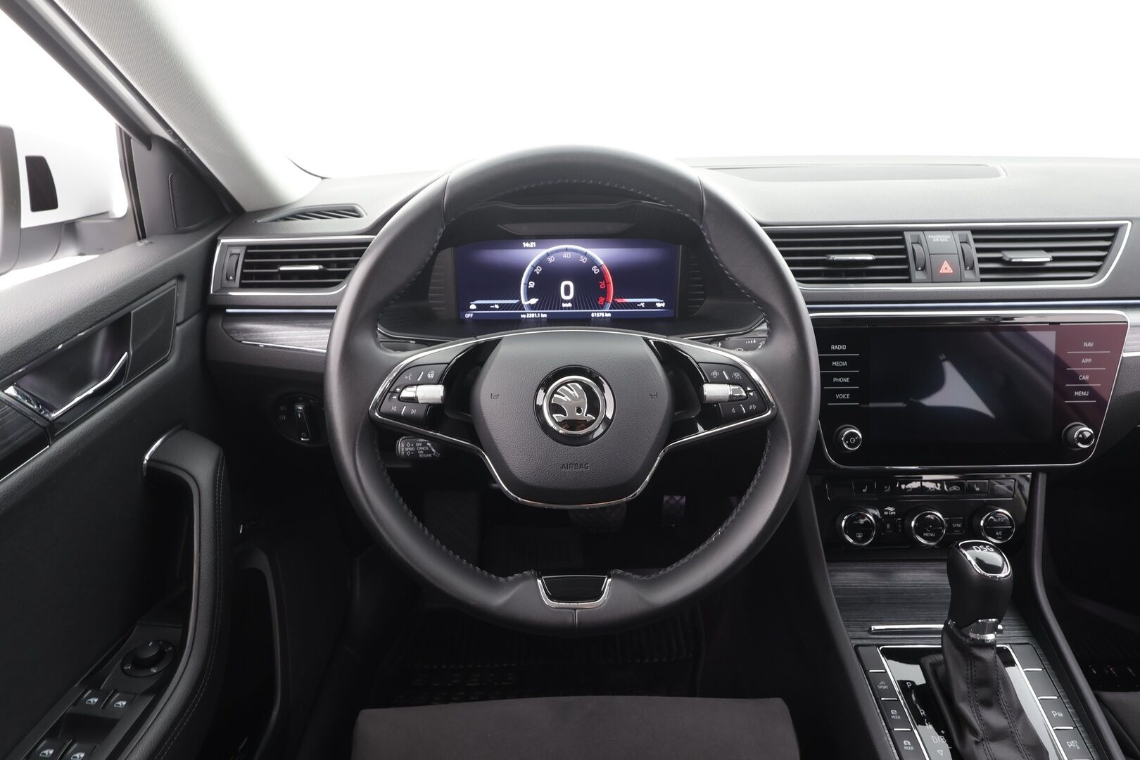 Skoda Superb 2022 Combi 1.4 TSI PHEV Style iV DSG Autom. - | ACC | Webasto | Muistipenkit | Canton | DCC | Nahka-alcantara | Matrix | 360° | Keyless | Lane Assist | Side Assist | Lämm. ratti | 1-om suomiauto |