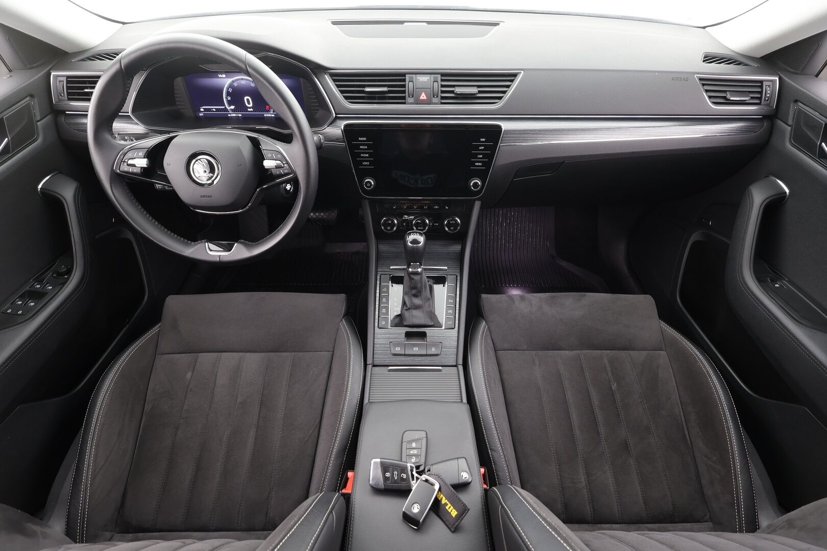 Skoda Superb 2022 Combi 1.4 TSI PHEV Style iV DSG Autom. - | ACC | Webasto | Muistipenkit | Canton | DCC | Nahka-alcantara | Matrix | 360° | Keyless | Lane Assist | Side Assist | Lämm. ratti | 1-om suomiauto |