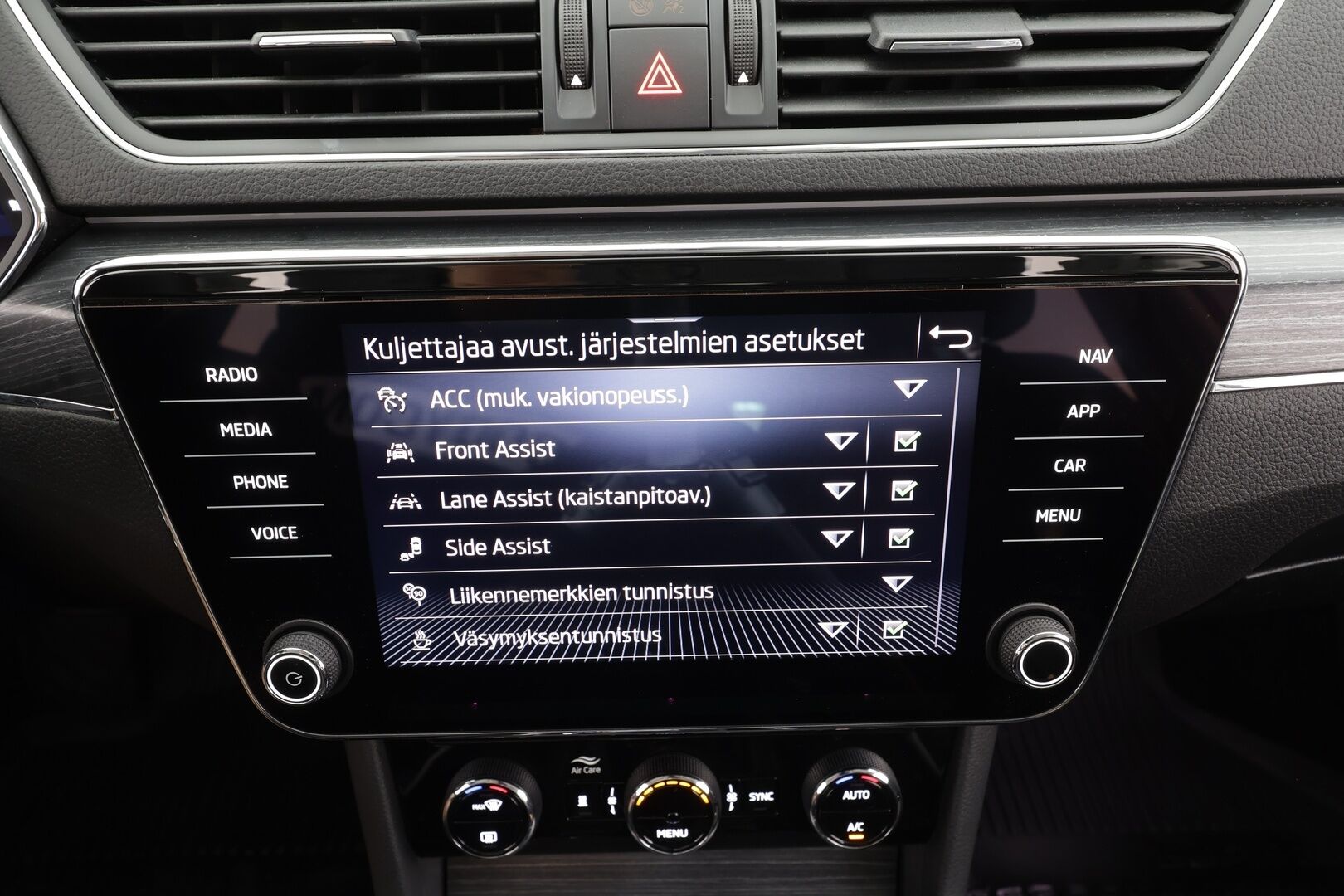 Skoda Superb 2022 Combi 1.4 TSI PHEV Style iV DSG Autom. - | ACC | Webasto | Muistipenkit | Canton | DCC | Nahka-alcantara | Matrix | 360° | Keyless | Lane Assist | Side Assist | Lämm. ratti | 1-om suomiauto |