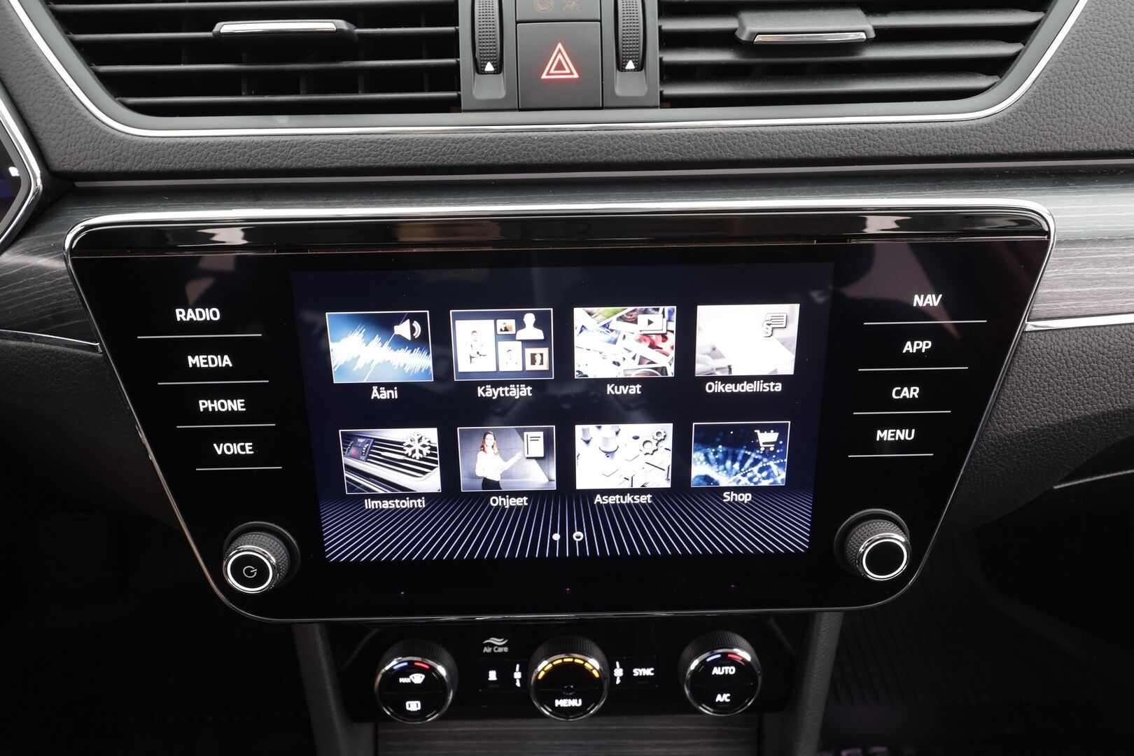 Skoda Superb 2022 Combi 1.4 TSI PHEV Style iV DSG Autom. - | ACC | Webasto | Muistipenkit | Canton | DCC | Nahka-alcantara | Matrix | 360° | Keyless | Lane Assist | Side Assist | Lämm. ratti | 1-om suomiauto |