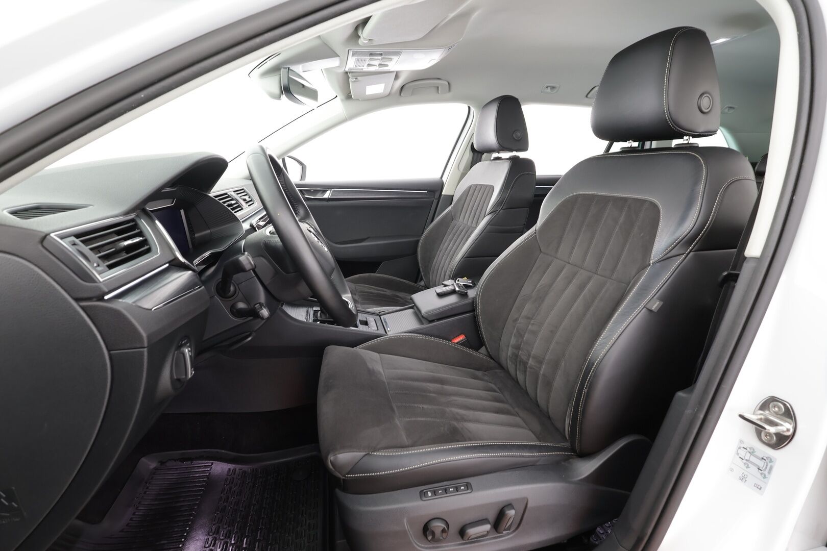 Skoda Superb 2022 Combi 1.4 TSI PHEV Style iV DSG Autom. - | ACC | Webasto | Muistipenkit | Canton | DCC | Nahka-alcantara | Matrix | 360° | Keyless | Lane Assist | Side Assist | Lämm. ratti | 1-om suomiauto |
