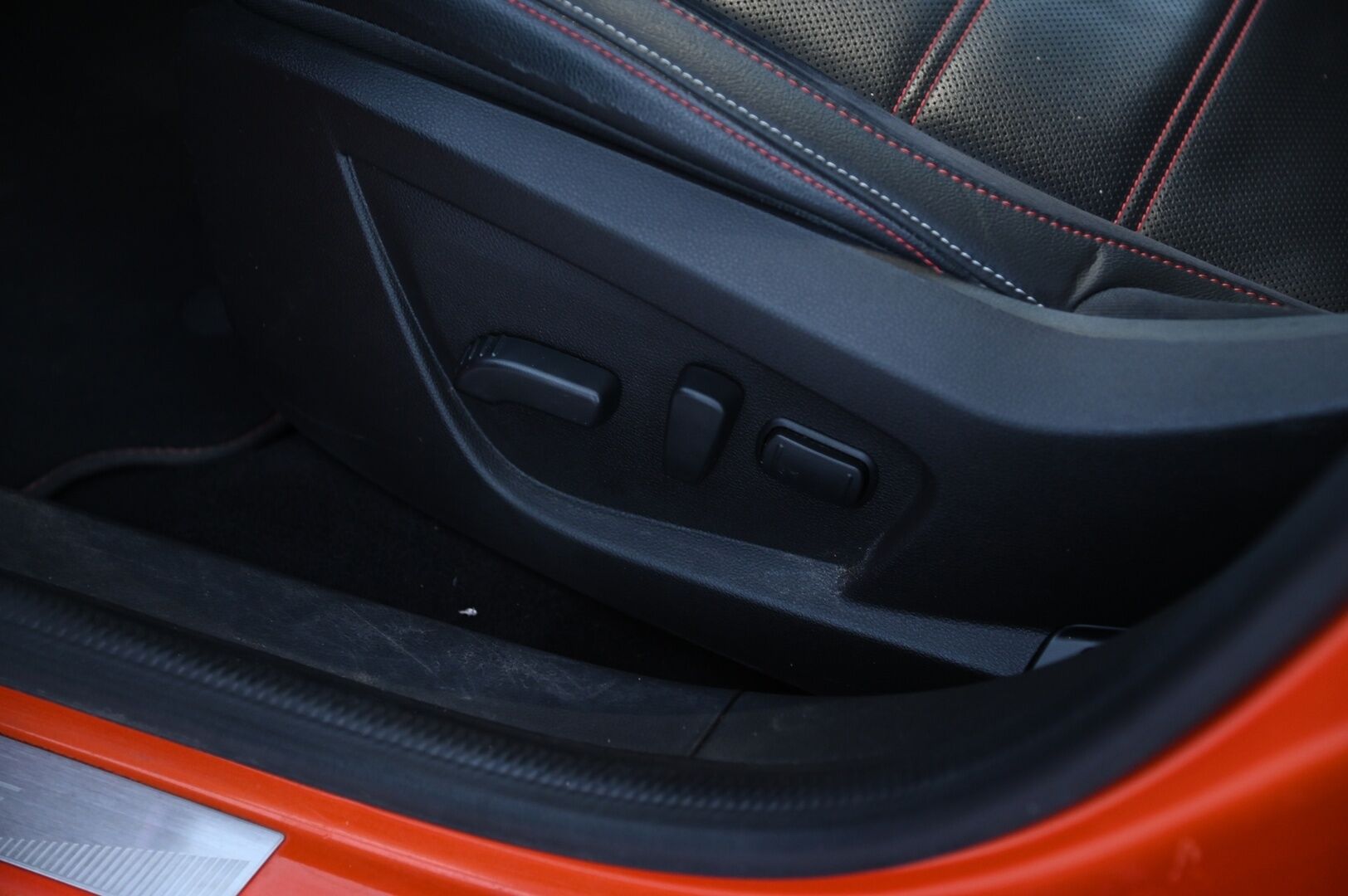 Renault Arkana 2022 E-TECH 145 Hybrid R.S. Line *2.Om. Suomi-Auto / P-Kamera / Tutkat / Nahka-alcantara / Ambient Light - *Juuri saapunut! / Merkkihuollettu RS-Line / Digimittaristo / ACC / Ratinlämmitys / Navi*