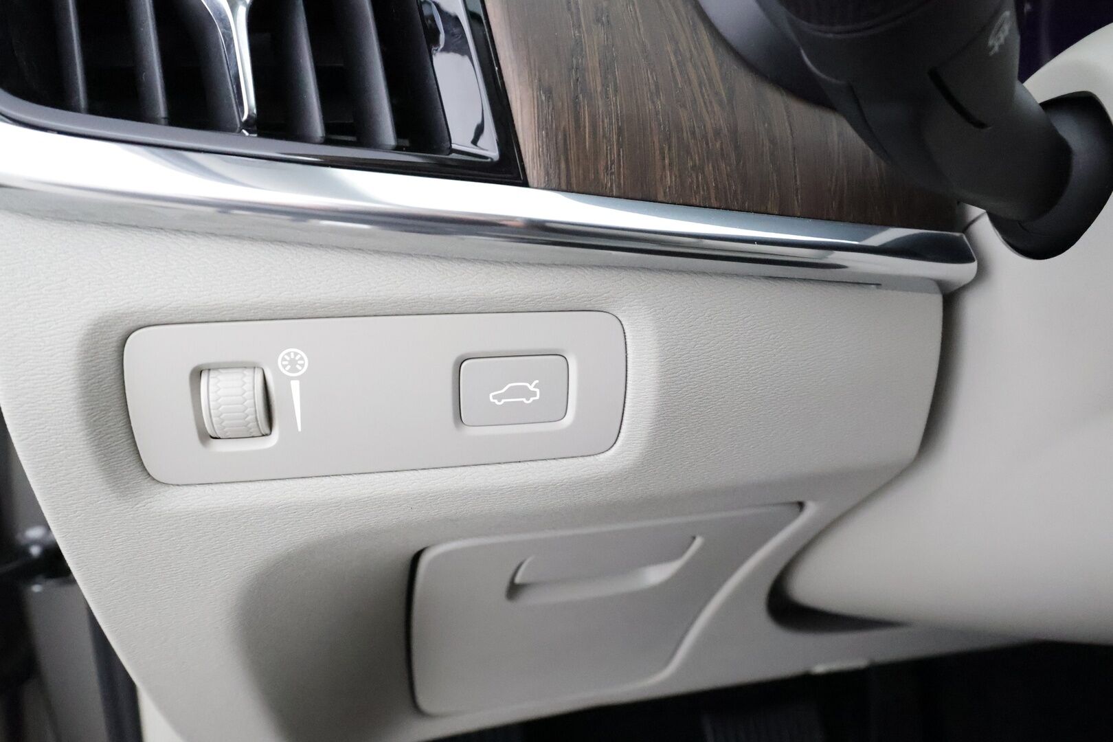 Volvo V90 2022 B4 MHEV Business Inscription aut * Webasto / ACC / Full-LED / P.Kamera / Vaaleat Sportnahat Muistilla / Navi / Keyless * - 1-om Suomi-auto / Kahdet renkaat aluvanteilla / Merkkihuollot - HULLUT AVAJAISHULINAT KORKOTARJOUS 3,29 %