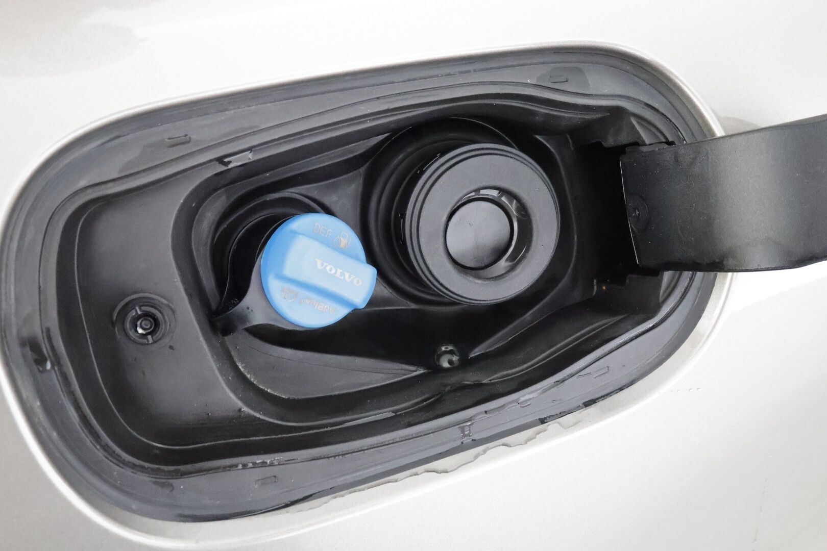 Volvo V90 2022 B4 D-MHEV Business Inscription aut * Webasto / ACC / Full-LED / P.Kamera / Sportnahat Muistilla / Navi / Keyless * - 1-om Suomi-auto / Kahdet renkaat aluvanteilla / Merkkihuollot