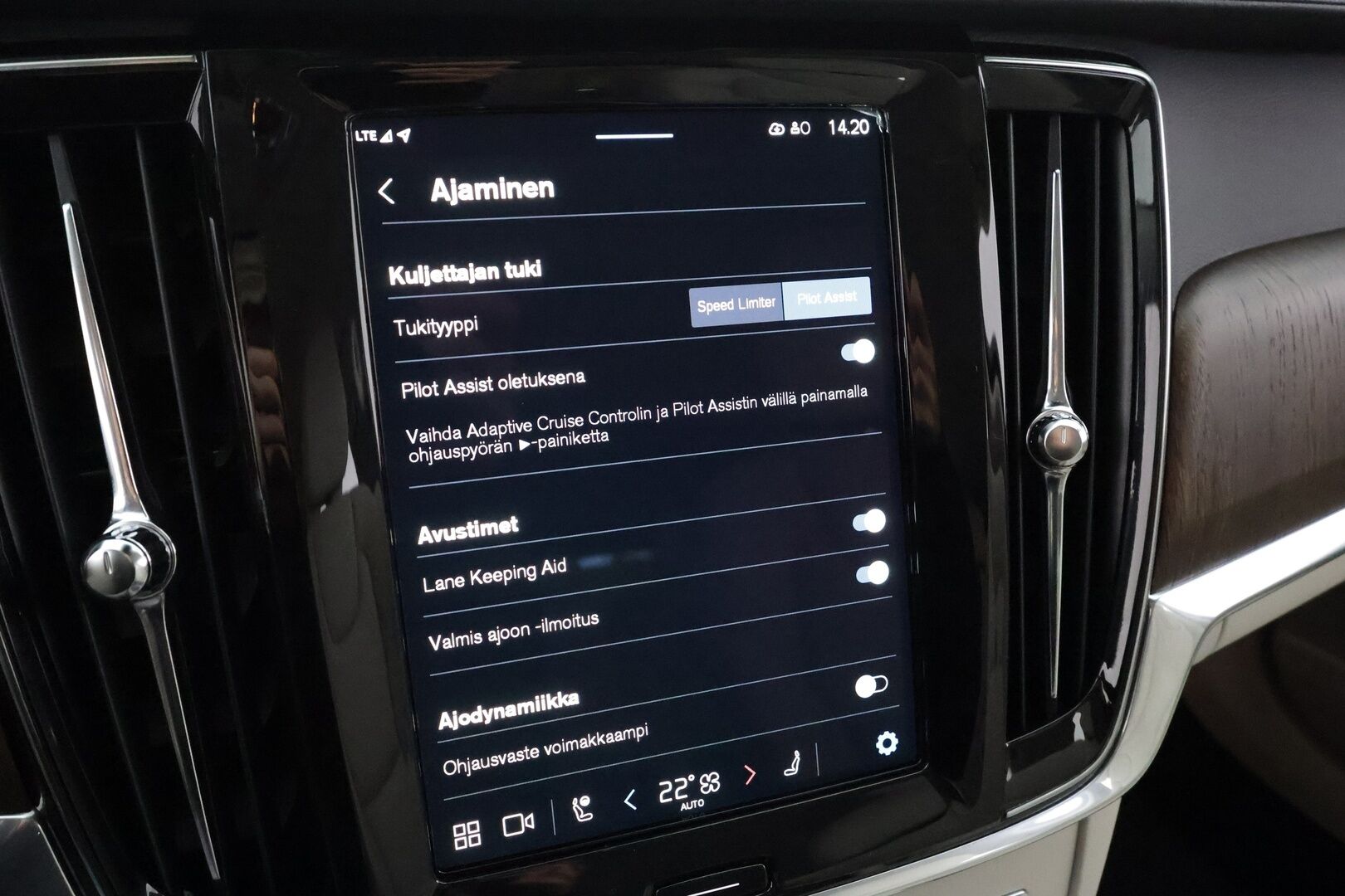 Volvo V90 2022 B4 D-MHEV Business Inscription aut * Webasto / ACC / Full-LED / P.Kamera / Sportnahat Muistilla / Navi / Keyless * - 1-om Suomi-auto / Kahdet renkaat aluvanteilla / Merkkihuollot