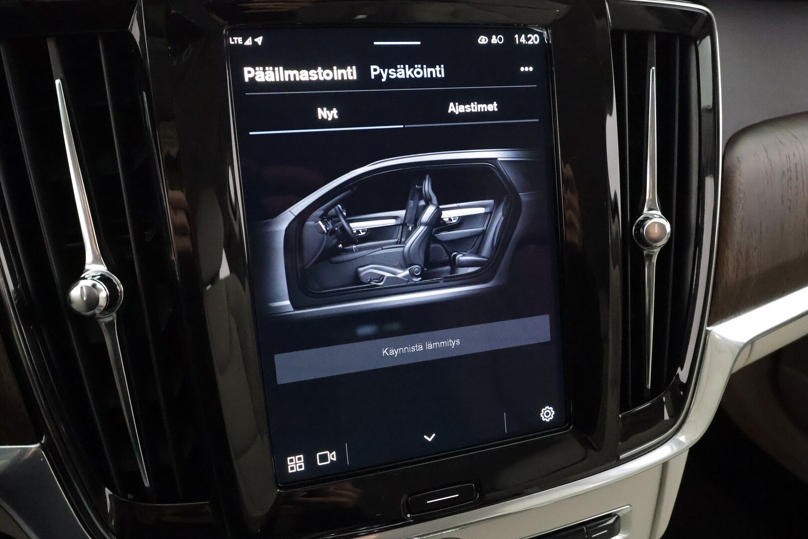 Volvo V90 2022 B4 MHEV Business Inscription aut * Webasto / ACC / Full-LED / P.Kamera / Vaaleat Sportnahat Muistilla / Navi / Keyless * - 1-om Suomi-auto / Kahdet renkaat aluvanteilla / Merkkihuollot - HULLUT AVAJAISHULINAT KORKOTARJOUS 3,29 %