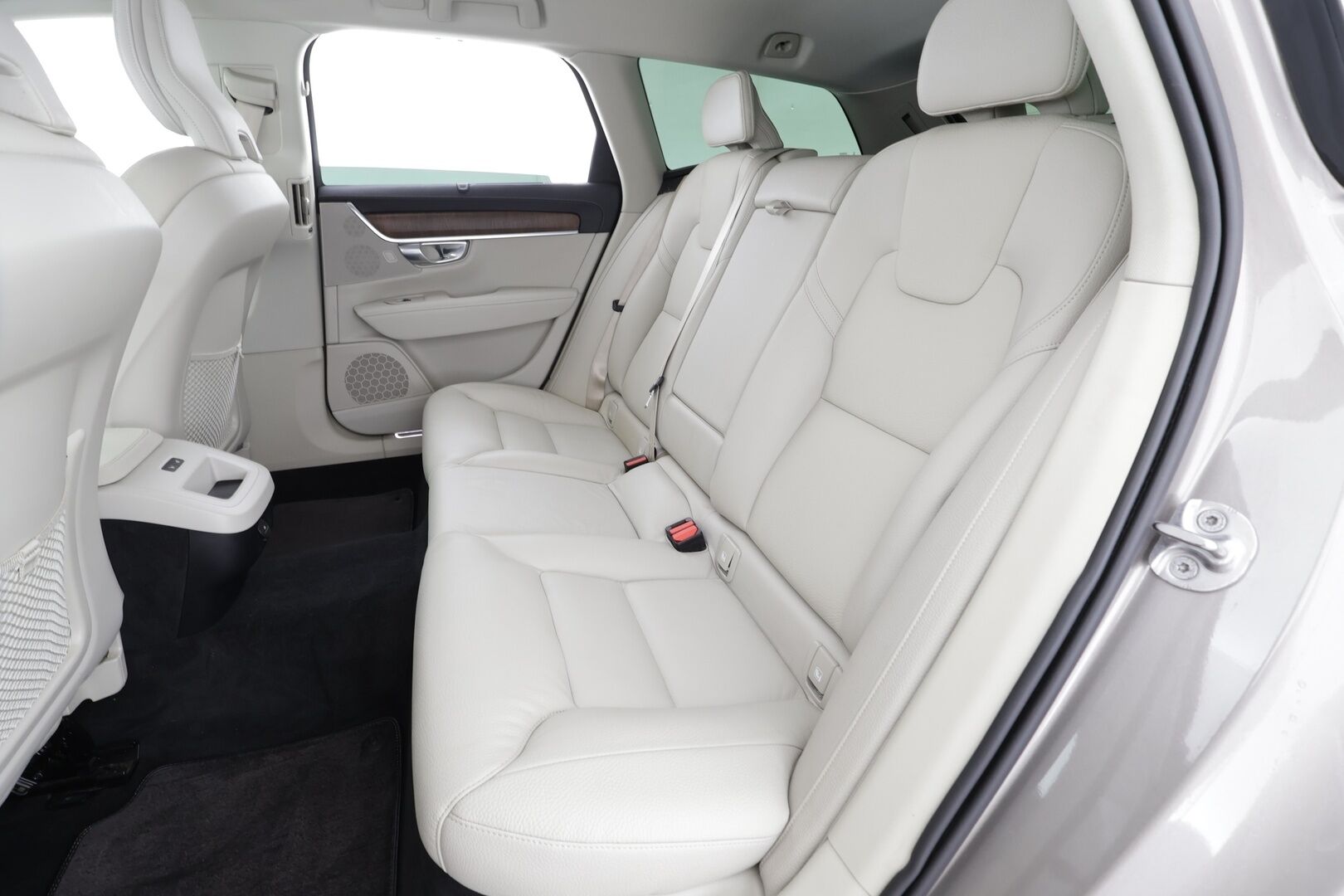 Volvo V90 2022 B4 MHEV Business Inscription aut * Webasto / ACC / Full-LED / P.Kamera / Vaaleat Sportnahat Muistilla / Navi / Keyless * - 1-om Suomi-auto / Kahdet renkaat aluvanteilla / Merkkihuollot - HULLUT AVAJAISHULINAT KORKOTARJOUS 3,29 %