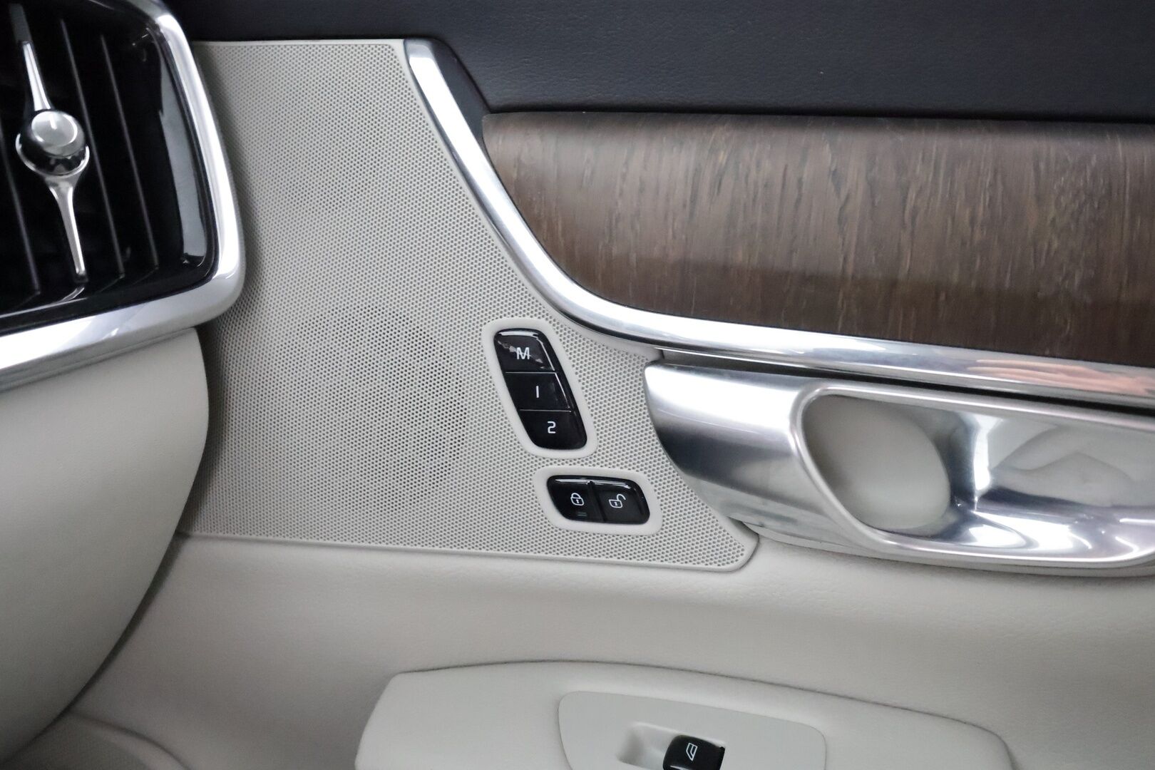 Volvo V90 2022 B4 D-MHEV Business Inscription aut * Webasto / ACC / Full-LED / P.Kamera / Sportnahat Muistilla / Navi / Keyless * - 1-om Suomi-auto / Kahdet renkaat aluvanteilla / Merkkihuollot