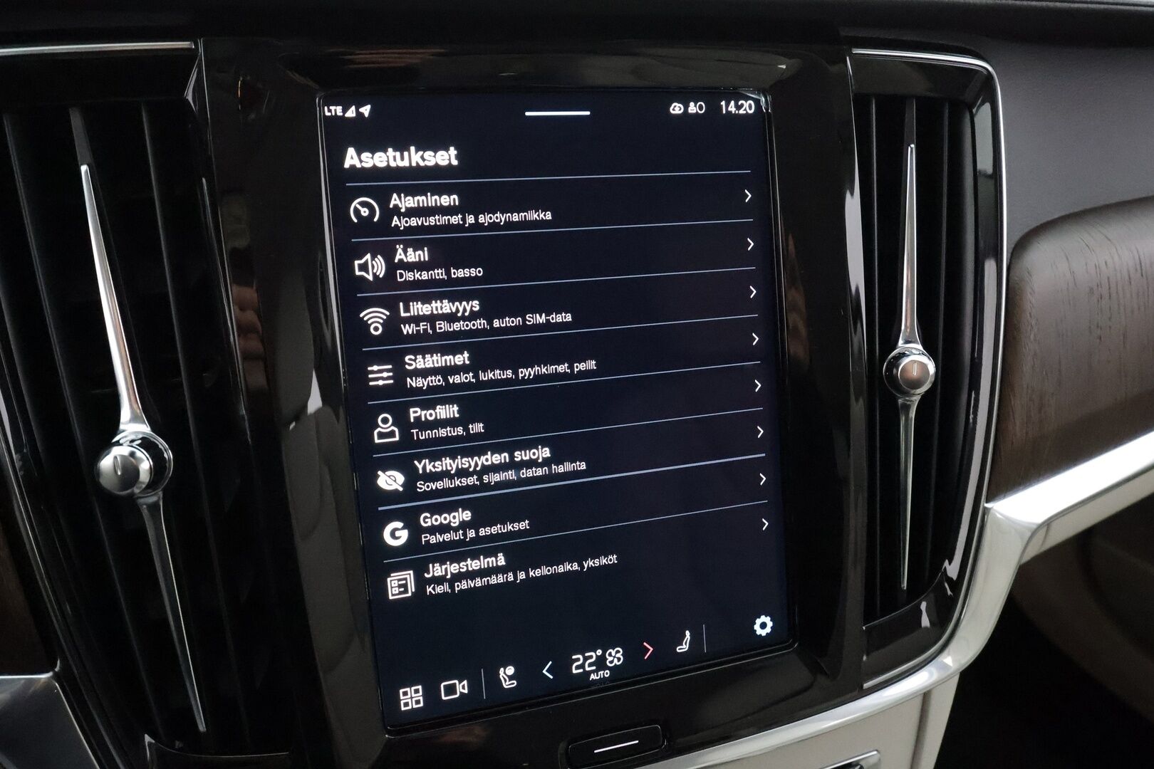 Volvo V90 2022 B4 MHEV Business Inscription aut * Webasto / ACC / Full-LED / P.Kamera / Vaaleat Sportnahat Muistilla / Navi / Keyless * - 1-om Suomi-auto / Kahdet renkaat aluvanteilla / Merkkihuollot - HULLUT AVAJAISHULINAT KORKOTARJOUS 3,29 %