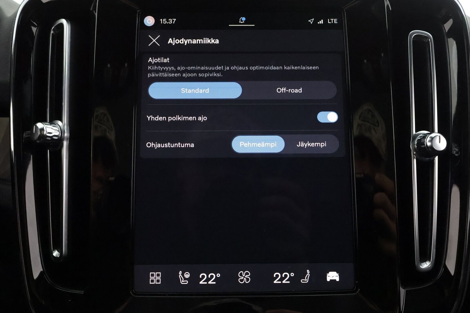 Volvo C40 2022 Recharge Twin Business Launch Edition aut - | ACC | ILP | Koukku | Pixel-LED | Harman/Kardon | Lasikatto | Muistipenkki | 360° | Sporttipenkit sähköllä | BLIS | Pilot Assist | 2x renkaat aluin |