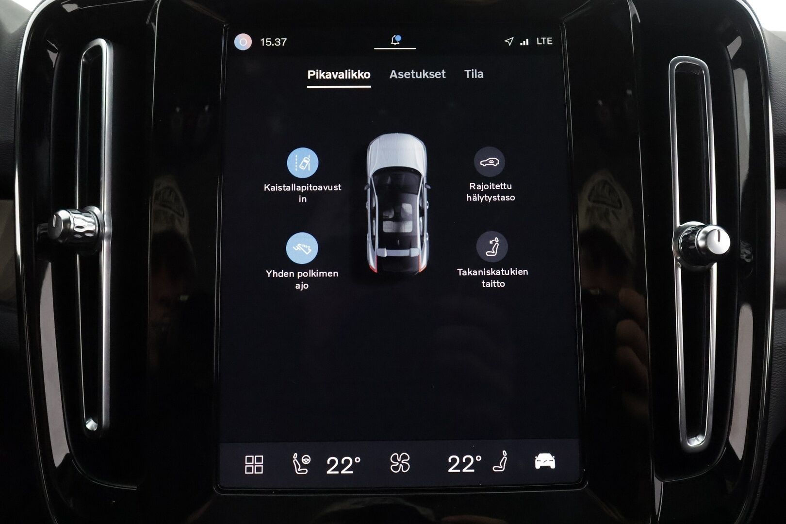 Volvo C40 2022 Recharge Twin Business Launch Edition aut - | ACC | ILP | Koukku | Pixel-LED | Harman/Kardon | Lasikatto | Muistipenkki | 360° | Sporttipenkit sähköllä | BLIS | Pilot Assist | 2x renkaat aluin |
