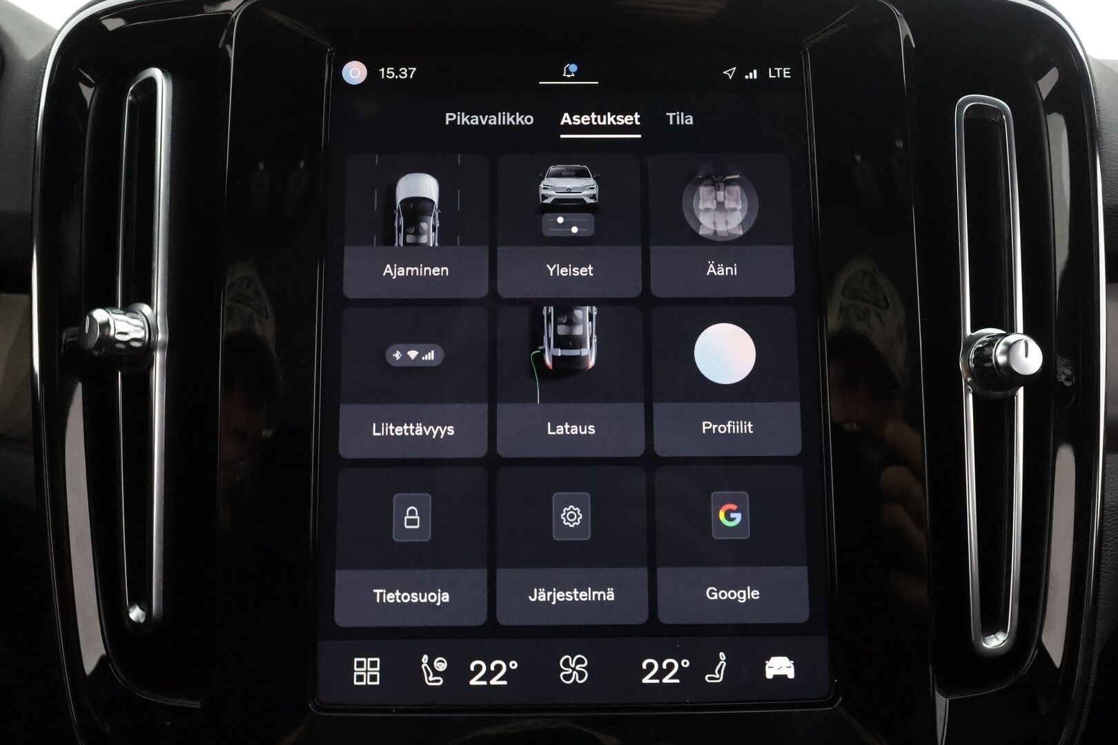Volvo C40 2022 Recharge Twin Business Launch Edition aut - | ACC | ILP | Koukku | Pixel-LED | Harman/Kardon | Lasikatto | Muistipenkki | 360° | Sporttipenkit sähköllä | BLIS | Pilot Assist | 2x renkaat aluin |