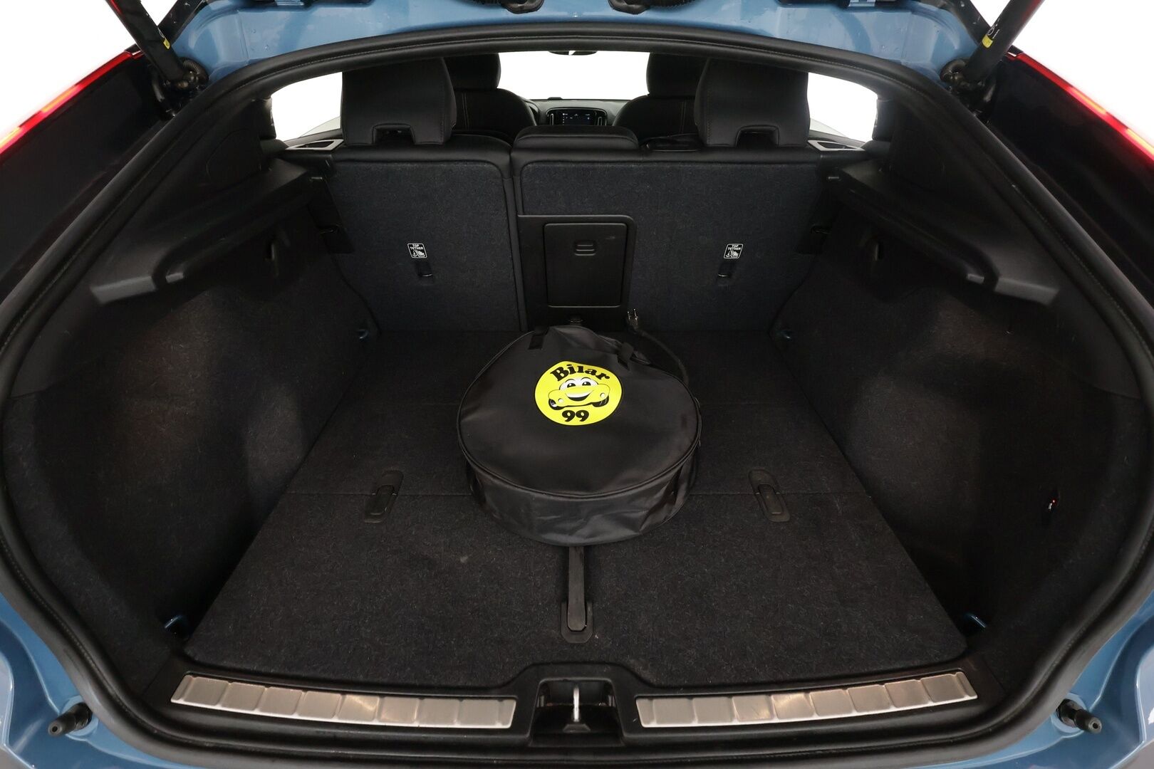Volvo C40 2022 Recharge Twin Business Launch Edition aut - | ACC | ILP | Koukku | Pixel-LED | Harman/Kardon | Lasikatto | Muistipenkki | 360° | Sporttipenkit sähköllä | BLIS | Pilot Assist | 2x renkaat aluin |