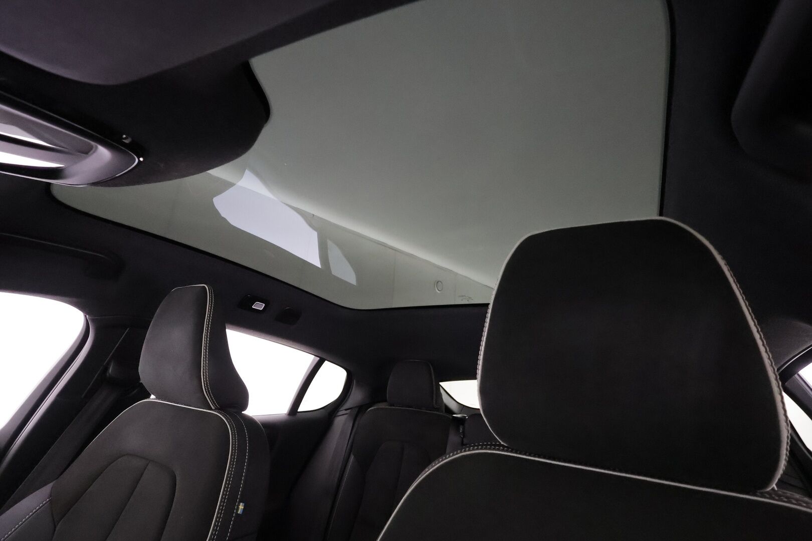 Volvo C40 2022 Recharge Twin Business Launch Edition aut - | ACC | ILP | Koukku | Pixel-LED | Harman/Kardon | Lasikatto | Muistipenkki | 360° | Sporttipenkit sähköllä | BLIS | Pilot Assist | 2x renkaat aluin |