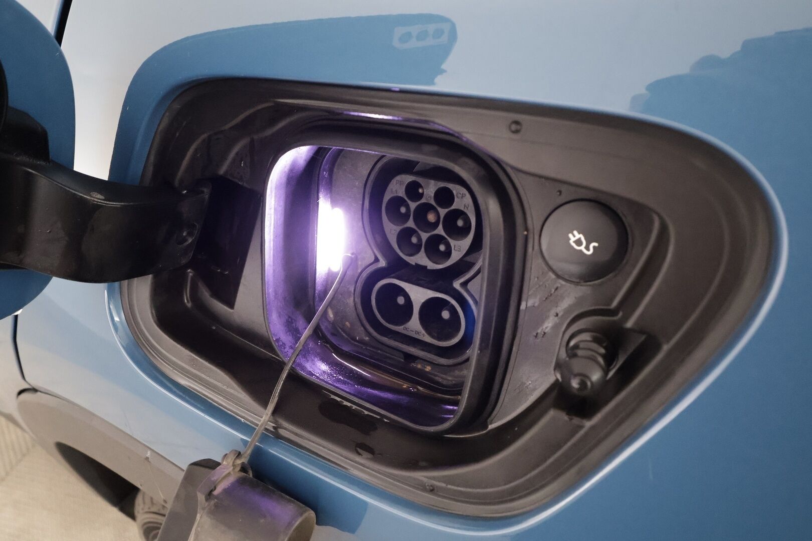 Volvo C40 2022 Recharge Twin Business Launch Edition aut - | ACC | ILP | Koukku | Pixel-LED | Harman/Kardon | Lasikatto | Muistipenkki | 360° | Sporttipenkit sähköllä | BLIS | Pilot Assist | 2x renkaat aluin |