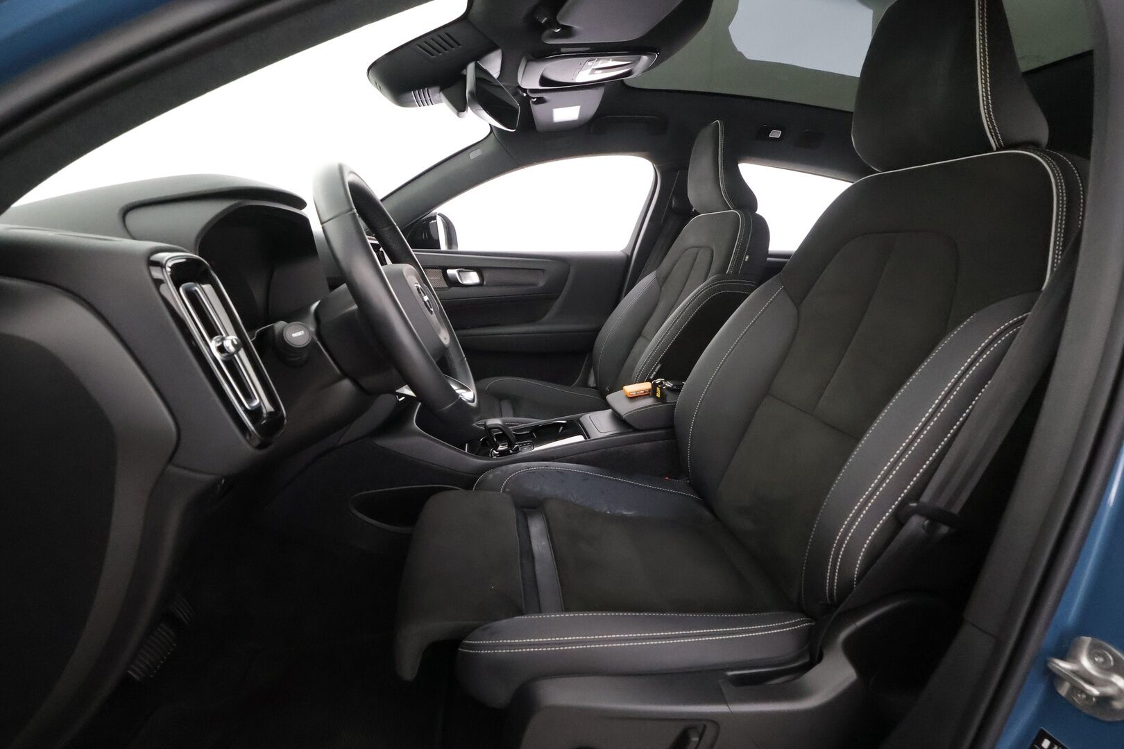 Volvo C40 2022 Recharge Twin Business Launch Edition aut - | ACC | ILP | Koukku | Pixel-LED | Harman/Kardon | Lasikatto | Muistipenkki | 360° | Sporttipenkit sähköllä | BLIS | Pilot Assist | 2x renkaat aluin |
