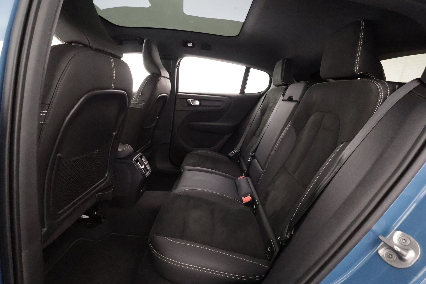 Volvo C40 2022 Recharge Twin Business Launch Edition aut - | ACC | ILP | Koukku | Pixel-LED | Harman/Kardon | Lasikatto | Muistipenkki | 360° | Sporttipenkit sähköllä | BLIS | Pilot Assist | 2x renkaat aluin |