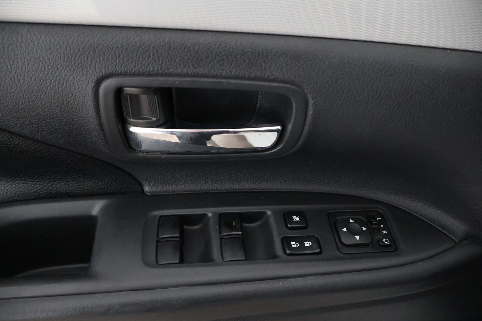 MITSUBISHI OUTLANDER PHEV 2014 Instyle Navi 4WD 5P - - YritysOutlet - Myydään vain yrityksille