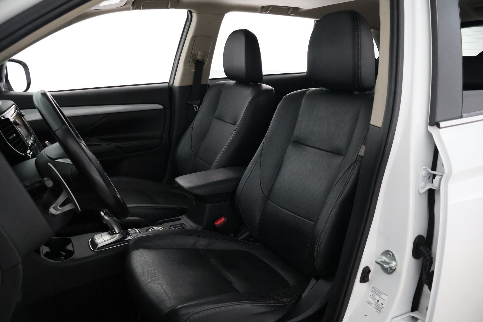 MITSUBISHI OUTLANDER PHEV 2014 Instyle Navi 4WD 5P - - YritysOutlet - Myydään vain yrityksille