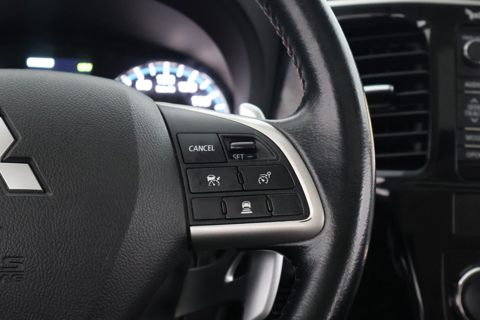 MITSUBISHI OUTLANDER PHEV 2014 Instyle Navi 4WD 5P - - YritysOutlet - Myydään vain yrityksille