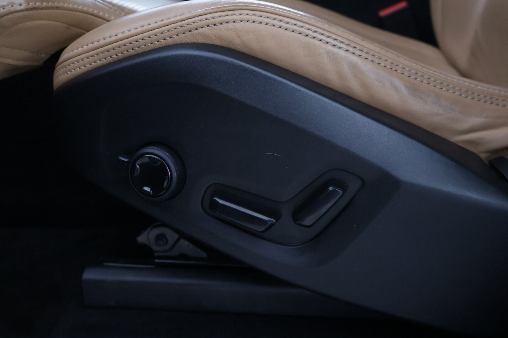 Volvo XC90 2016 XC90 T8 Twin Engine * Panorama / HUD / 360° / Ilmastoidut sporttipenkit / Webasto / 7-p * - Juuri huolettu / Huikeat varusteet 