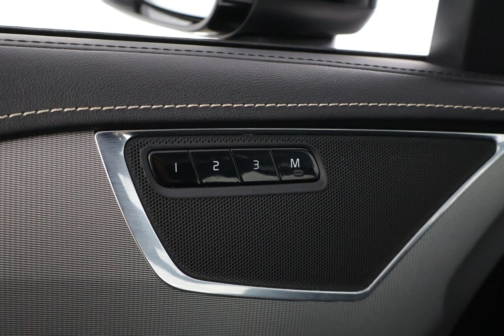 Volvo XC90 2016 XC90 T8 Twin Engine * Panorama / HUD / 360° / Ilmastoidut sporttipenkit / Webasto / 7-p * - Juuri huolettu / Huikeat varusteet 