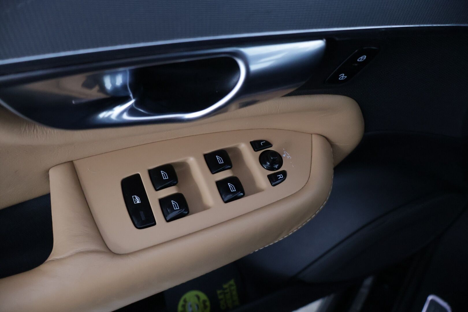 Volvo XC90 2016 XC90 T8 Twin Engine * Panorama / HUD / 360° / Ilmastoidut sporttipenkit / Webasto / 7-p * - Juuri huolettu / Huikeat varusteet 