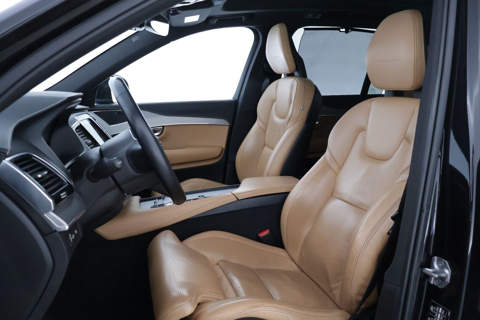 Volvo XC90 2016 XC90 T8 Twin Engine * Panorama / HUD / 360° / Ilmastoidut sporttipenkit / Webasto / 7-p * - Juuri huolettu / Huikeat varusteet 