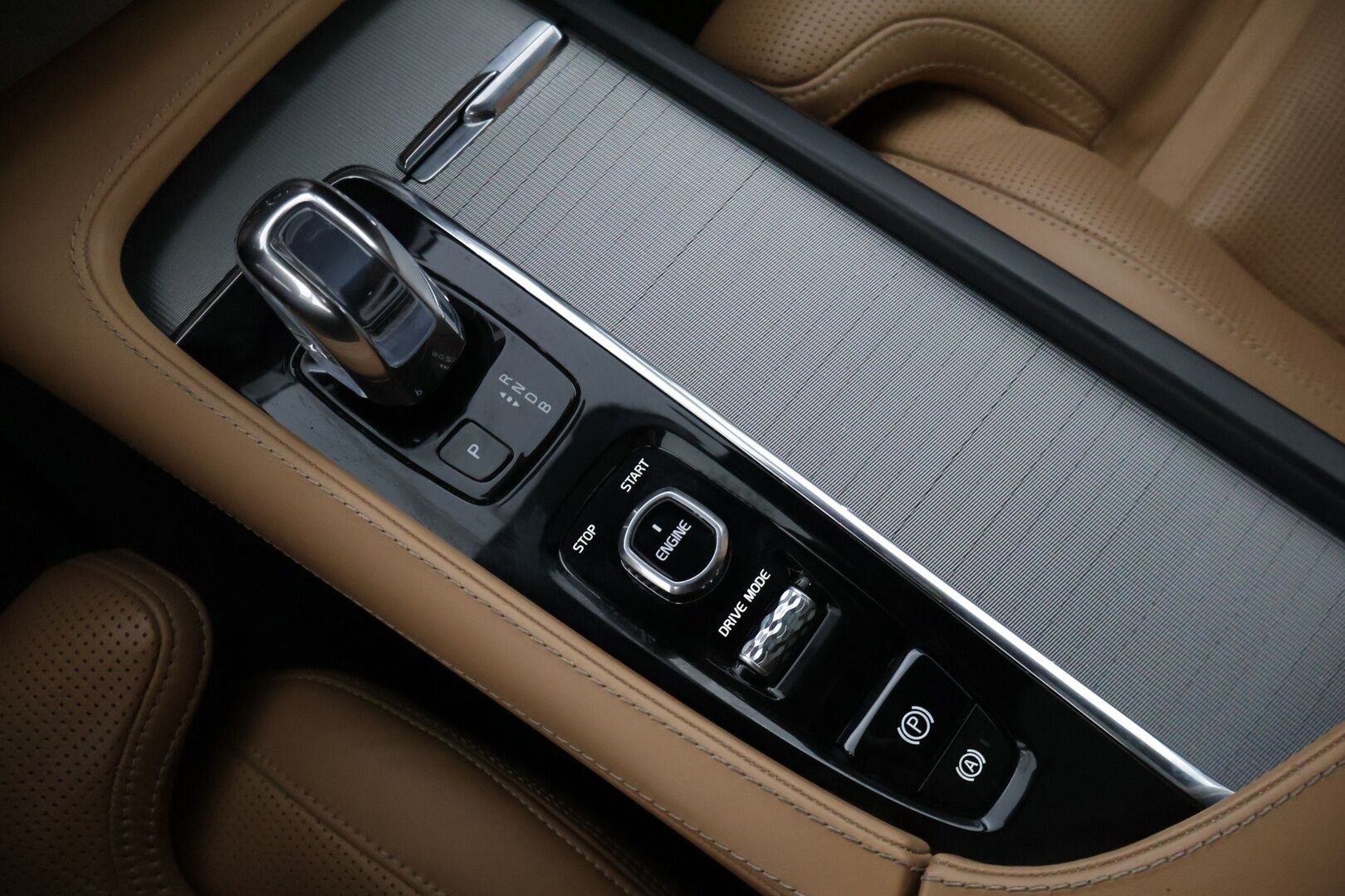 Volvo XC90 2016 XC90 T8 Twin Engine * Panorama / HUD / 360° / Ilmastoidut sporttipenkit / Webasto / 7-p * - Juuri huolettu / Huikeat varusteet 