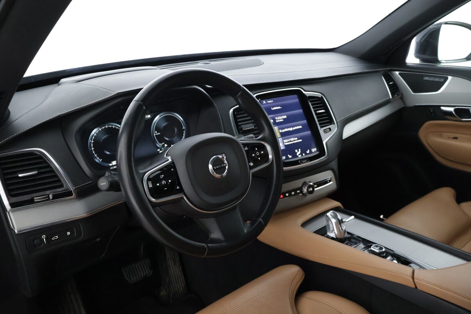 Volvo XC90 2016 XC90 T8 Twin Engine * Panorama / HUD / 360° / Ilmastoidut sporttipenkit / Webasto / 7-p * - Juuri huolettu / Huikeat varusteet 