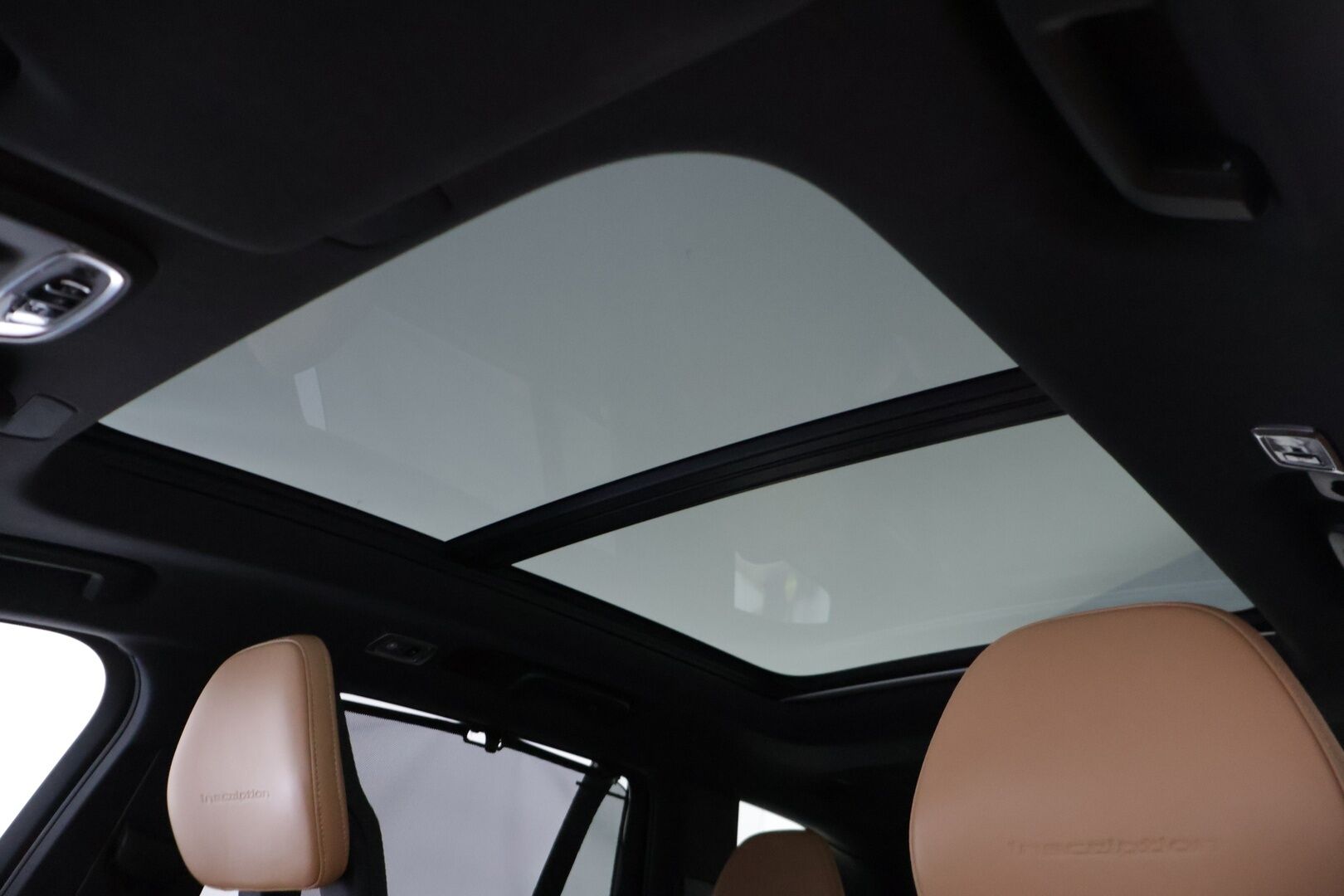 Volvo XC90 2016 XC90 T8 Twin Engine * Panorama / HUD / 360° / Ilmastoidut sporttipenkit / Webasto / 7-p * - Juuri huolettu / Huikeat varusteet 