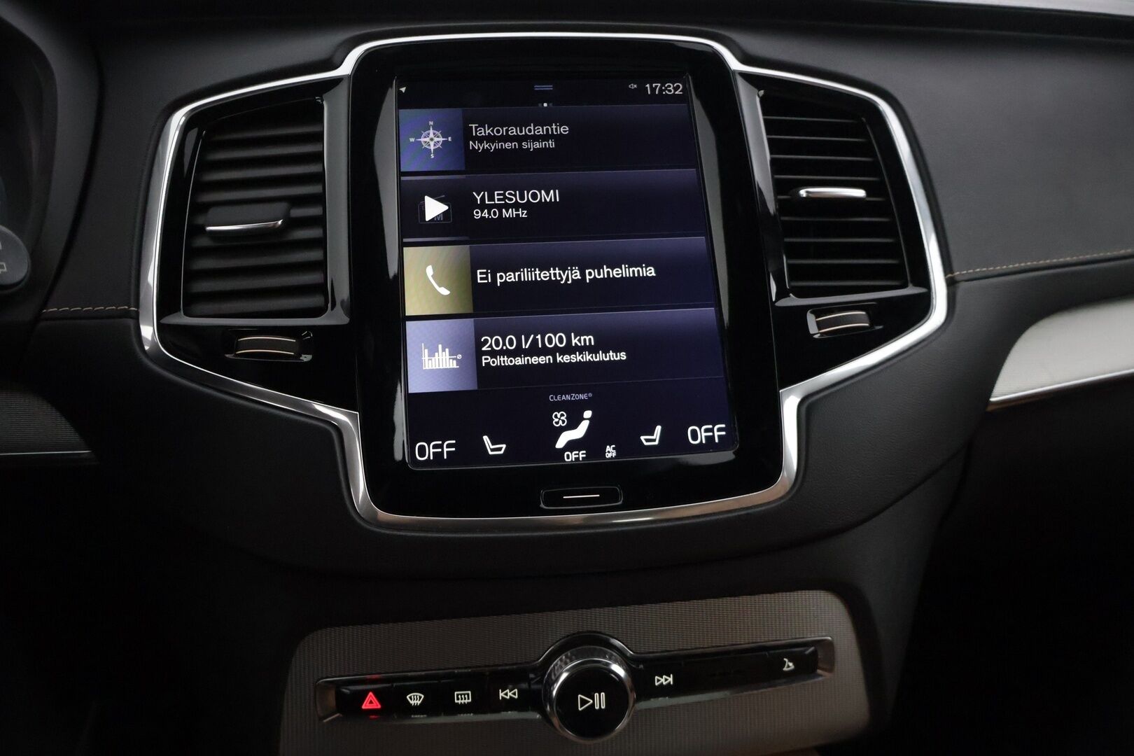 Volvo XC90 2016 XC90 T8 Twin Engine * Panorama / HUD / 360° / Ilmastoidut sporttipenkit / Webasto / 7-p * - Juuri huolettu / Huikeat varusteet 