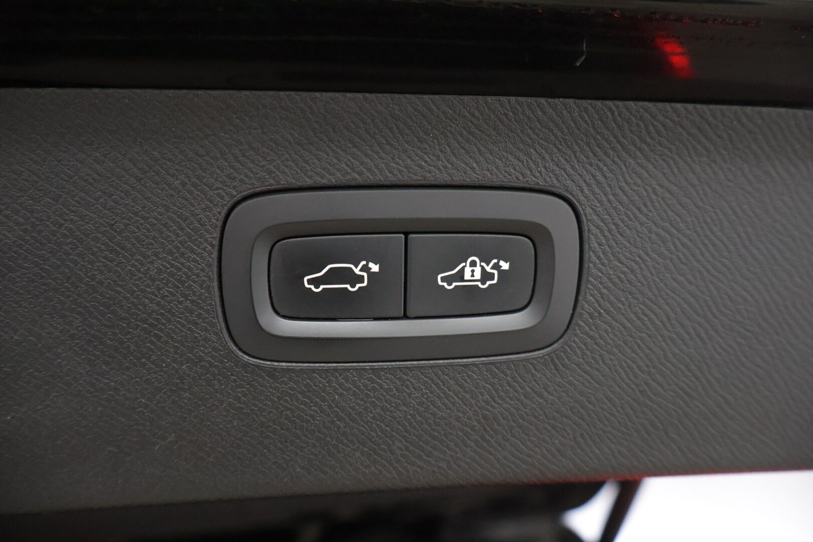 Volvo XC90 2016 XC90 T8 Twin Engine * Panorama / HUD / 360° / Ilmastoidut sporttipenkit / Webasto / 7-p * - Juuri huolettu / Huikeat varusteet 