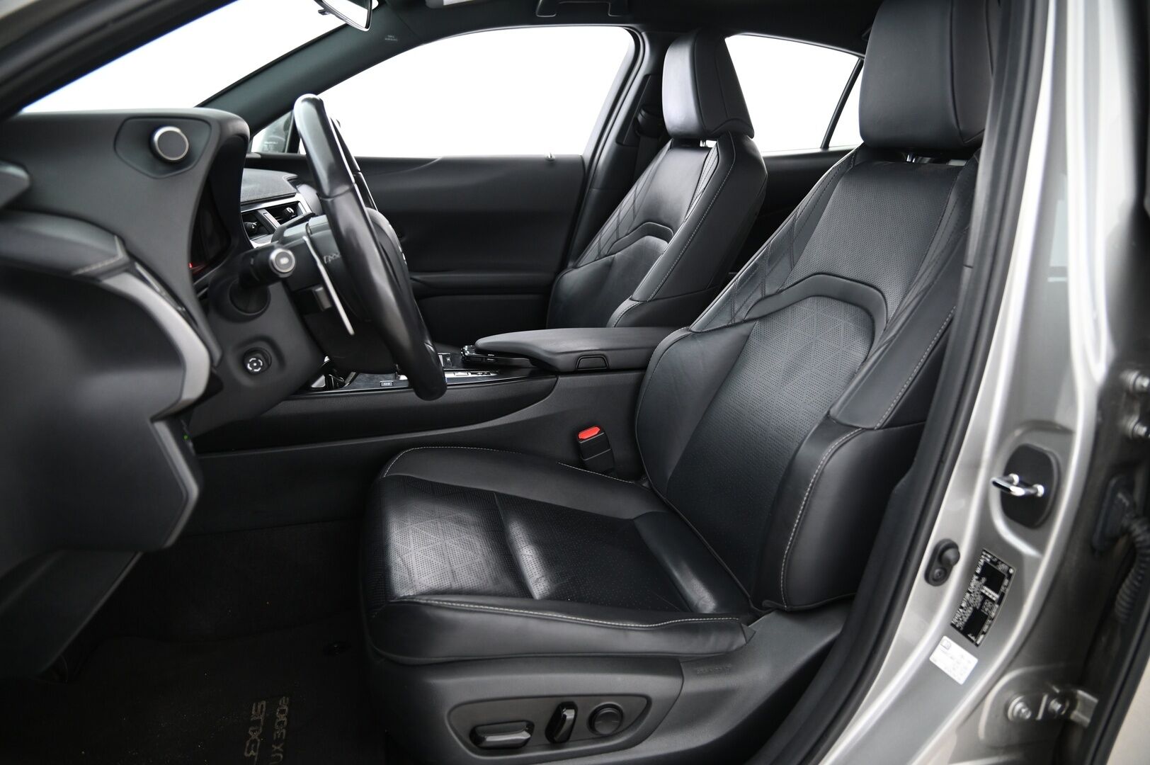 Lexus UX 2021 LEXUS UX300E *Tuuletetut istuimet / ACC / P-kamera* - *Siisti / Juuri saapunut / 2x renkaat*