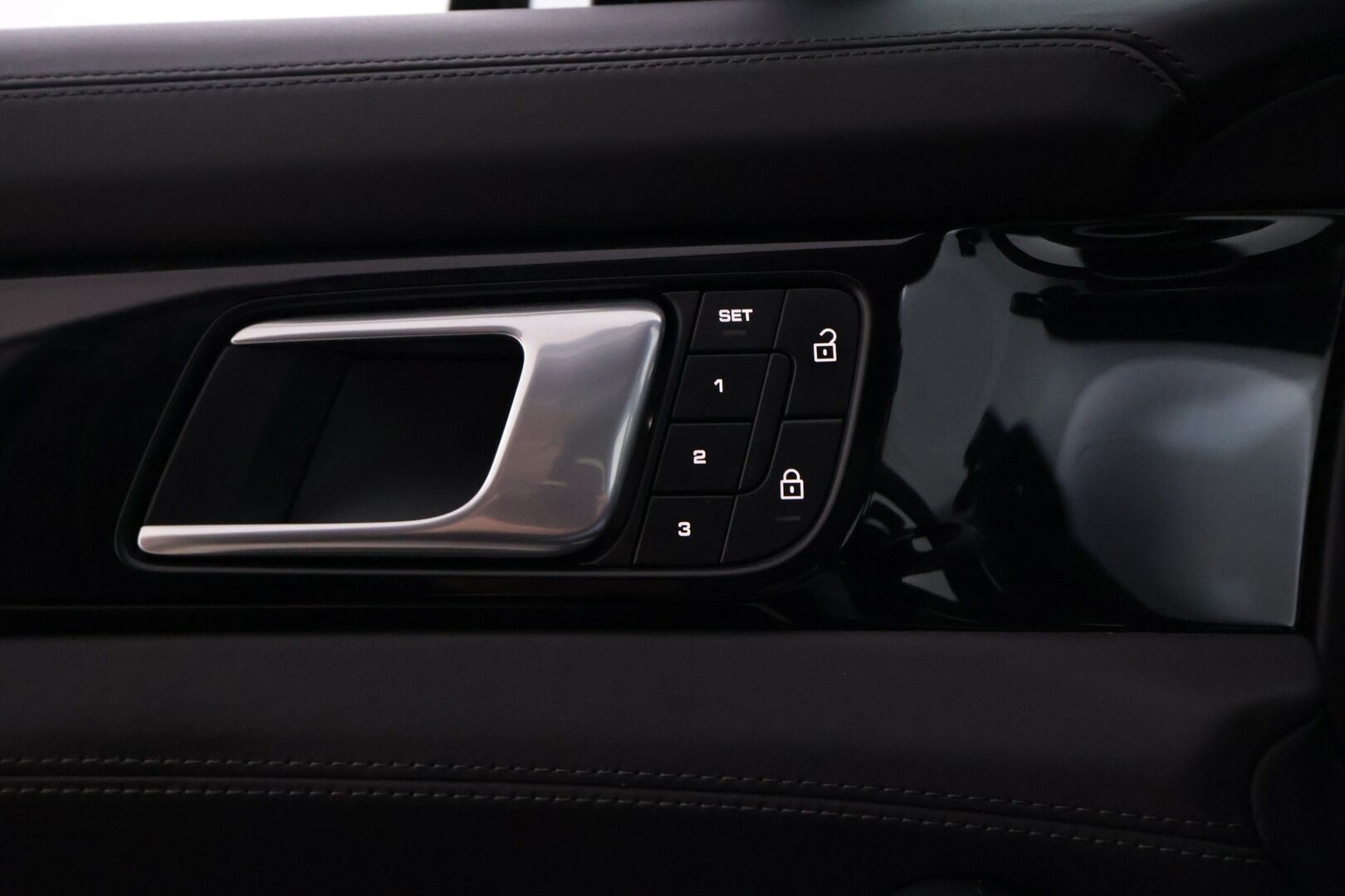 Porsche Panamera 2022 4 E-Hybrid * Sport Design / Sport Chrono plus / 14-suunt.penkit / Bose / 360-kamera / Panorama / Ilma-alusta* - Kahdet huippurenkaat vanteilla / Ratinlämmitin / Facelift - HULLU BLACKWEEK KORKOTARJOUS 2,49%