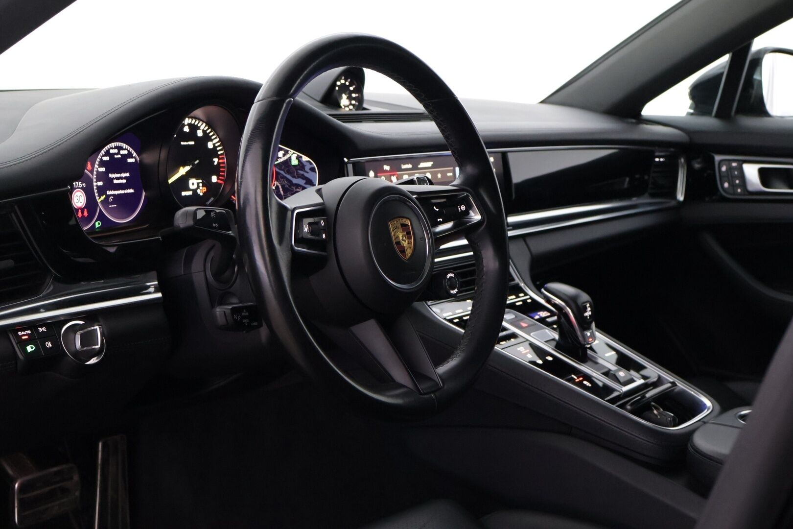 Porsche Panamera 2022 4 E-Hybrid * Sport Design / Sport Chrono plus / 14-suunt.penkit / Bose / 360-kamera / Panorama / Ilma-alusta* - Kahdet huippurenkaat vanteilla / Ratinlämmitin / Facelift - HULLU BLACKWEEK KORKOTARJOUS 2,49%