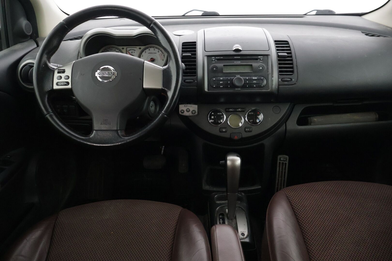 Nissan Note 2006 NOTE MPV 1.6 AUTOMATIC - YritysOutlet - Myydään vain yrityksille **Koukku / Vakkari / Ilmastointi** - Kahdet renkaat / Automaatti / Lohko