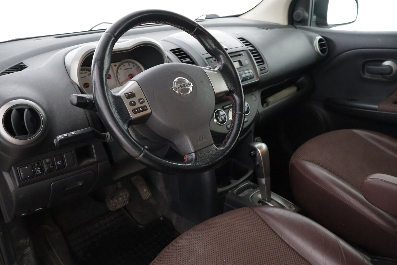 Nissan Note 2006 NOTE MPV 1.6 AUTOMATIC - YritysOutlet - Myydään vain yrityksille **Koukku / Vakkari / Ilmastointi** - Kahdet renkaat / Automaatti / Lohko